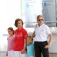 Le 2 août 2011, l'infante Cristina d'Espagne (qui fait taire sa petite Irene ?) embarquait lors de la Copa del Rey à bord de l'Aifos, bateau représentant sa mère la reine Sofia. 