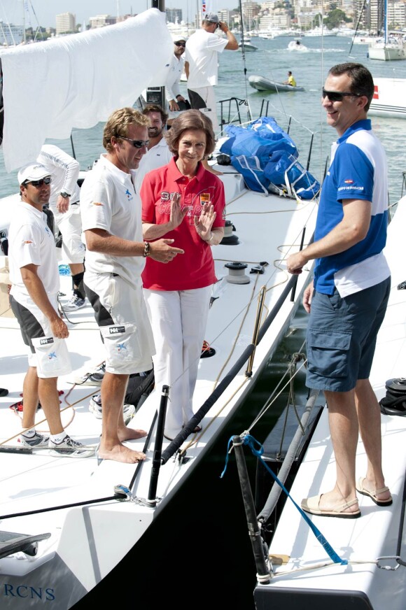 Absente la veille, la princesse Letizia d'Espagne était bien avec les royaux espagnols à Majorque le 2 août 2011, pour encourager comme il se doit, avec ses filles Leonor et Sofia, son mari et leur papa le prince Felip, compétiteur engagé dans la 30e Copa del Rey à bord de l'Hispano.