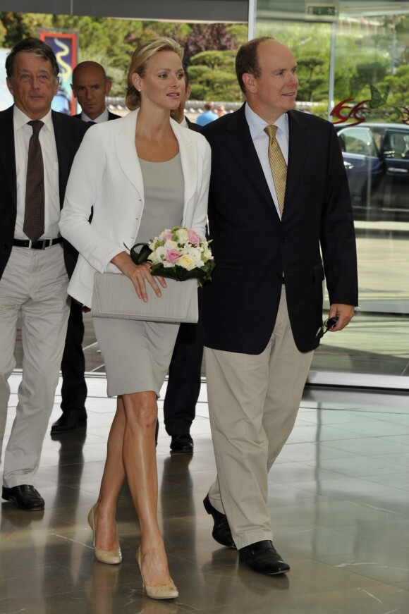 Le prince Albert et Charlene Wittstock arrivent à l'exposition Fastes et Grandeur des Cours en Europe. Le 3 août 2011, à Monaco