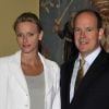 Le prince Albert et Charlene Wittstock découvrent l'exposition Fastes et Grandeur des Cours en Europe. Le 3 août 2011, à Monaco