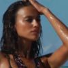 La torride Irina Shayk lors d'une séance photo sur une plage déserte
