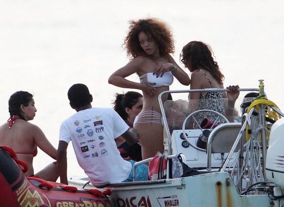 Rihanna et son bikini sexy en vacances à la Barbade le 4 août 2011