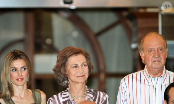 Letizia, la reine Sofia et le roi Juan Carlos d'Espagne au club nautique de Majorque. Le 4 août 2011