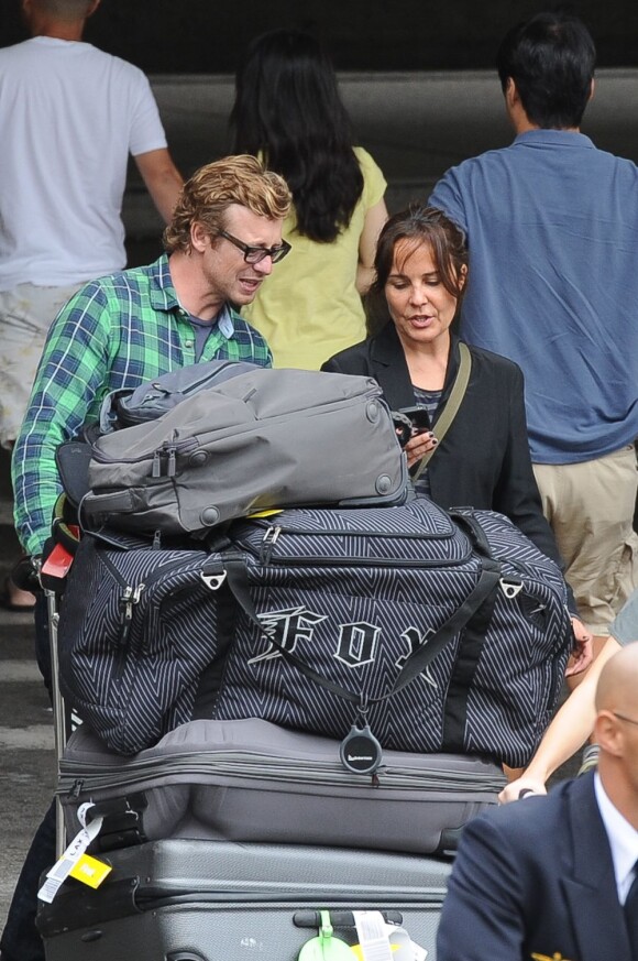 Simon Baker et toute sa famille à l'aéroport de Los Angeles, le 24 juillet 2011.