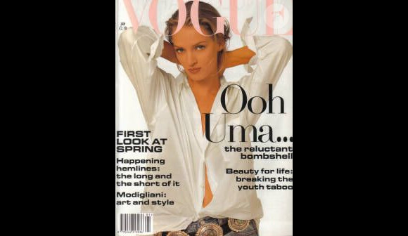 Janvier 1994 : Uma Thurman est âgée de 23 ans lorsqu'elle couvre le magazine Vogue UK.