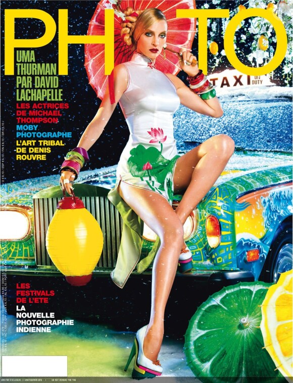 Uma Thurman se la joue geisha en couverture du magazine français Photo. Mai 2011.