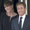 Nicolas Sarkozy et Carla Bruni-Sarkozy (photo : en mai 2011 lors du G8 à Paris) attendent leur premier enfant ensemble. Vendredi 12 août 2011, le chef de l'Etat, en visite sur le porte-avions Charles de Gaulle, a reçu deux layettes en cadeau de la part de l'équipage : une bleue, une rose !