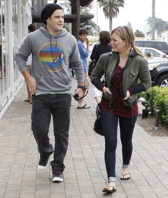 Hilary Duff, enceinte, et son mari, Mike Comrie s'offrent une séance shopping en amoureux à Malibu, le 14 août 2011