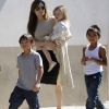 Angelina Jolie avec sa fille Vivienne et ses fils Pax et Maddox à la Nouvelle-Orléans en mars 2011