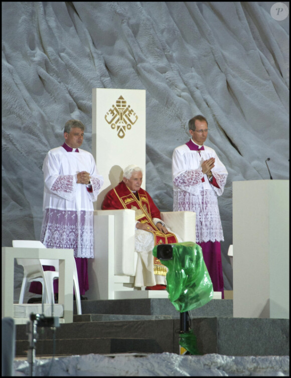 Le pape Benoît XVI assure la veillée à Madrid pour les Journées Mondiales de la Jeunesse le 20 août 2011