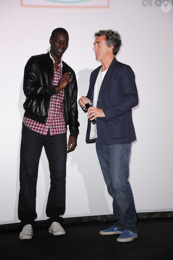 Omar Sy et François Cluzet lors de la présentation du film Intouchables en ouverture du festival du film francophone d'Angoulême le 24 août 2011