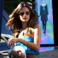 Alessandra Ambrosio : De retour à L.A., elle fait toujours l'effet d'une sirène