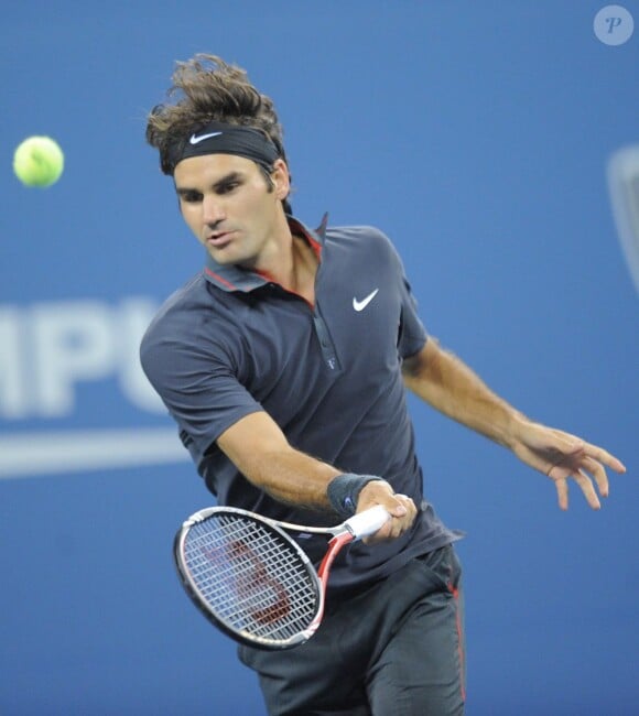 Roger Federer s'est facilement qualifié pour le second tour lors de la première journée de l'US Open à New York le 29 août 2011