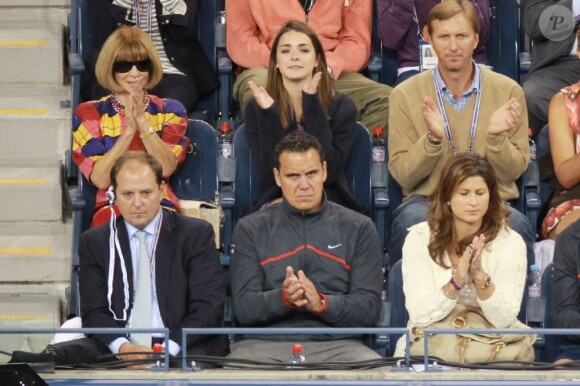 Alec Baldwin et sa compagne Hilaria Thomas, très complice dans les travées de l'US Open à New York le 29 août 2011