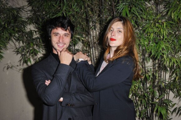 Valérie Donzelli et Jérémie Elkaïm, unis et complices lors de l'avant-première du film La guerre est déclarée à Paris le 30 août 2011