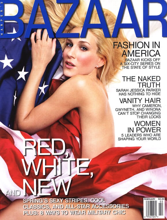 Nue sous la bannière étoilée, Sarah Jessica Parker fait preuve de son patriotisme en couverture de Harper's Bazaar. Février 2001.