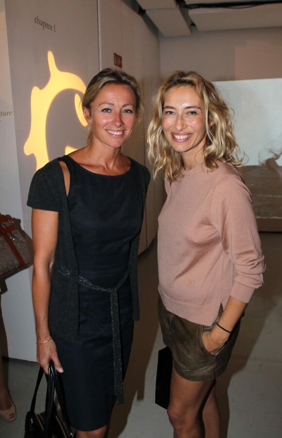 Anne-Sophie Lapix et Alexandra Golovanoff lors de l'exposition L'art, l'amour, la mode. Le 1er septembre  2011