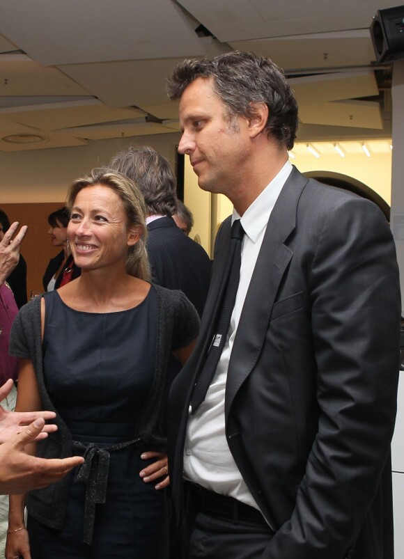 Anne-Sophie Lapix et son époux Arthur Sadoun lors du vernissage de l'exposition L'art, l'amour, la mode. Le 1er septembre  2011