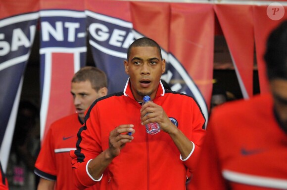 Guillaume Hoarau, attaquant du Paris Sain-Germain et de l'équipe de France a été opéré avec succès de l'épaule droite le 5 septembre 2011