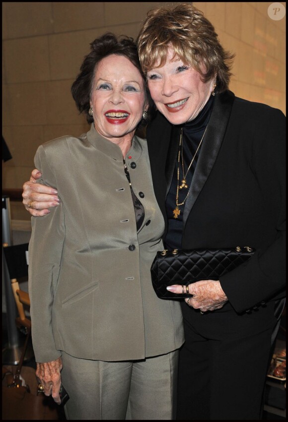 Shirley MacLaine et Leslie Caron reçoit la Légion d'Honneur à Paris le 5 septembre 2011