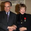 Shirley MacLaine décorée de la Légion d'Honneur à Paris le 5 septembre 2011 par Frédéric Mitterrand