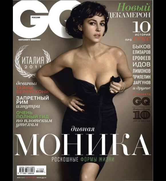 Le décolleté de Monica Bellucci a envoûté les lecteurs russes du magazine masculin GQ. Août 2011.