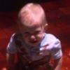Dexter découvre le terrrible drame qui a eu lieu dans sa maison. Seul le bébé s'en est sorti.