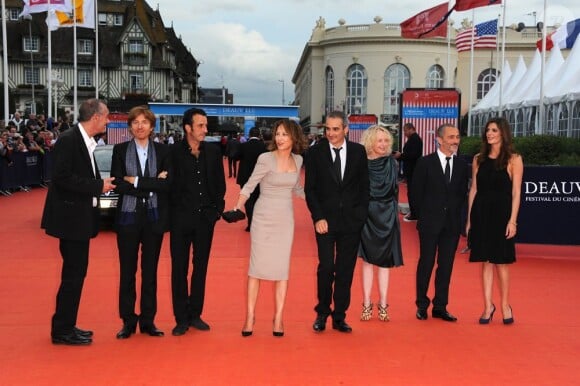 Tout le jury du festival lors de la cérémonie de clôture du festival du film américain de Deauville, le 10 septembre 2011