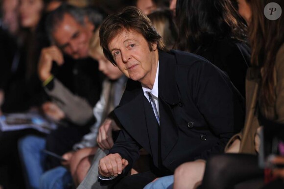 Paul McCartney au défilé de sa fille Stella, à Paris, le 7 mars 2011.