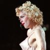 Madonna en concert en 1990 à Londres, avec une tenue signée Jean-Paul Gaultier