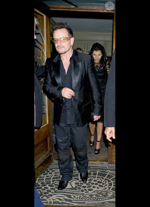 Bono était accompagné de sa femme, Alisson Hewson pour célèbrer les 40 ans de Stella McCartney au Groucho Club à Londres le 13 septembre 2011