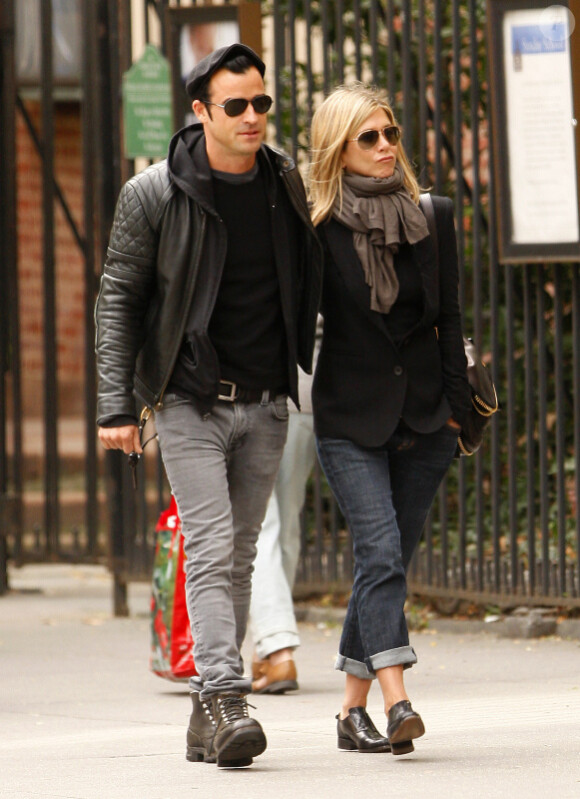 Jennifer Aniston et Justin Theroux en balade à NEw York le 16 septembre 2011