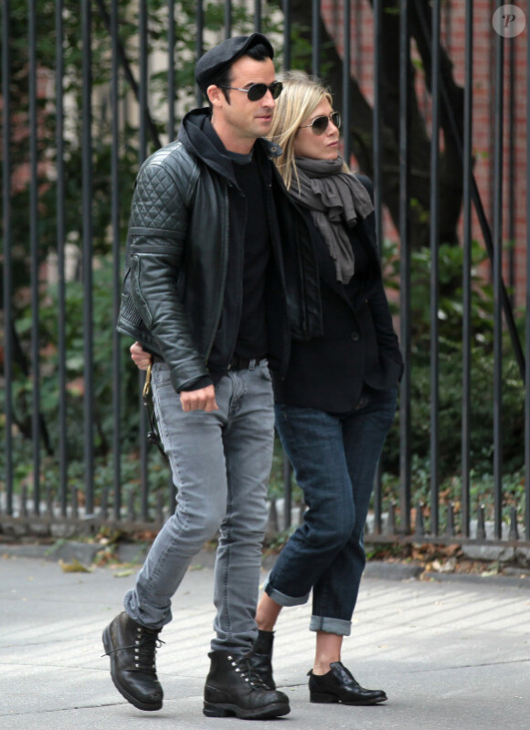 Jennifer Aniston et Justin Theroux en balade à NEw York le 16 septembre 2011
