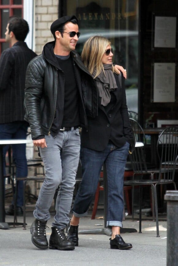 Jennifer Aniston et Justin Theroux, couple charmant, en balade à New York le 16 septembre 2011