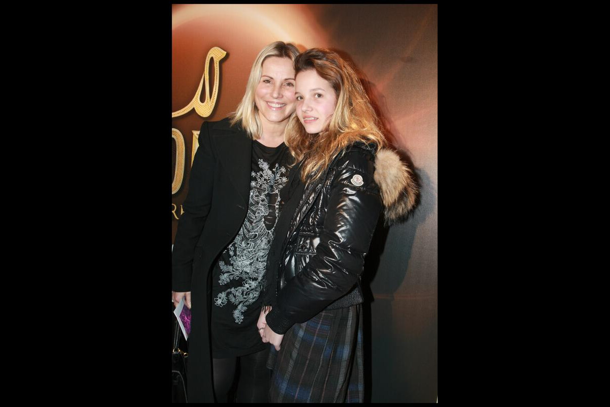 Photo : Sophie Favier et sa fille Carla-Marie, à Paris, en 2009. -  Purepeople