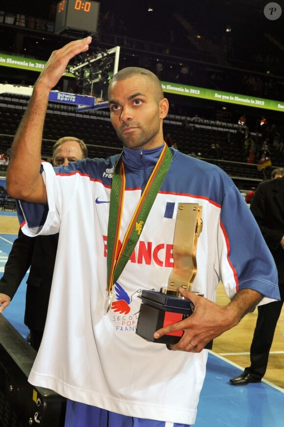 Tony Parker s'est incliné avec l'équipe de France en finale des championnats d'Europe de basket face aux Espagnols le dimanche 18 septembre 2011