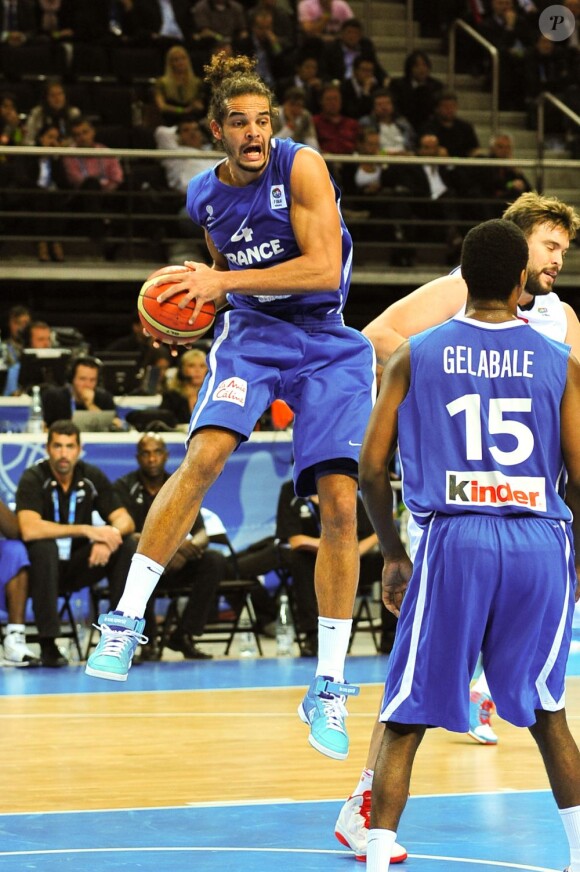 Joakim Noah s'est incliné avec l'équipe de France en finale des championnats d'Europe de basket face aux Espagnols le dimanche 18 septembre 2011