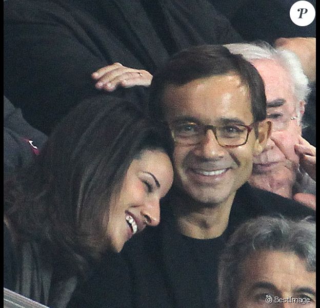Jean-Luc Delarue et sa compagne Anissa amoureux lors du match PSG - Nice au Parc des Princes le 21 septembre 2011