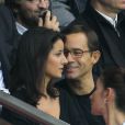 Jean-Luc Delarue et sa compagne Anissa très complices lors du match PSG - Nice au Parc des Princes le 21 septembre 2011