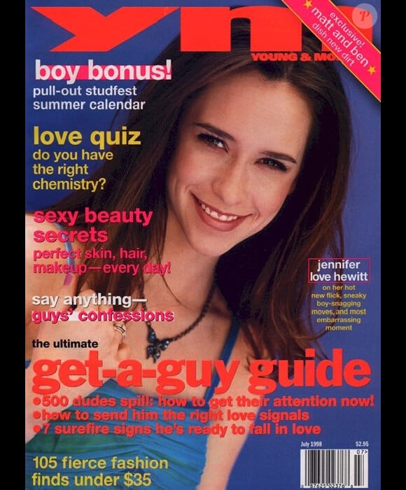 La belle et alors jeune Jennifer Love Hewitt pose en couverture de YM pour son numéro de juillet 1998.