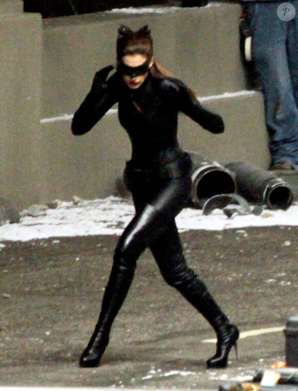 Anne Hathaway en Catwoman sur le tournage de The Dark Knight Rises à Los Angeles le 25 septembre 2011