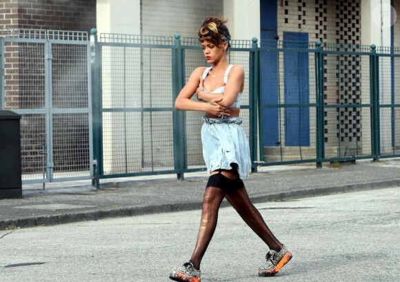 Rihanna dans les rues de Belfast en plein tournage de son nouveau clip We Found Love, le 27 septembre 2011