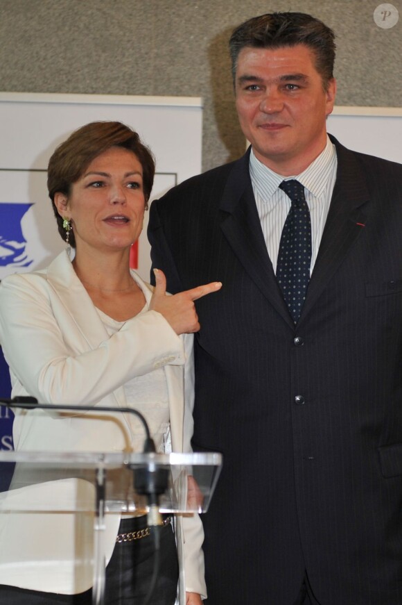 David Douillet et Chantal Jouanno lors de la passation de pouvoir pour le ministère des Sports le 27 septembre 2011 à Paris