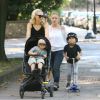 Gwen Stefani se balade au zoo avec ses fils, Kingston et Zuma. Londres, 28 septembre 2011