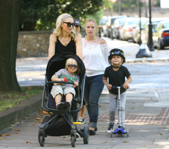 Gwen Stefani se balade au zoo avec ses fils, Kingston et Zuma. Londres, 28 septembre 2011
