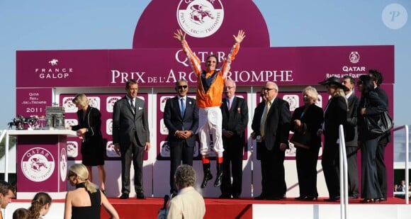 L'édition 2011 du Qatar Prix de l'Arc de Triomphe a vu le sacre inattendu de la pouliche allemande Danedream, auteure du nouveau record de l'épreuve. Un scénario explosif auquel célébrités et turfistes ont assisté à Longchamp.