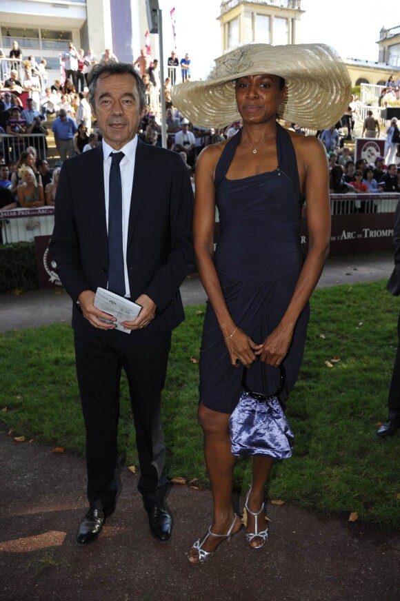 Michel Denisot et Marie-José Pérec lors de l'édition 2011 du Prix de l'Arc de Triomphe, dimanche 2 octobre, qui a vu le sacre inattendu de la pouliche allemande Danedream, auteure du nouveau record de l'épreuve.