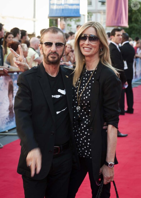 Ringo Starr et Barbara Bach à l'avant-première de Living in the Material World : George Harrison, à Londres, le 2 octobre 2011.