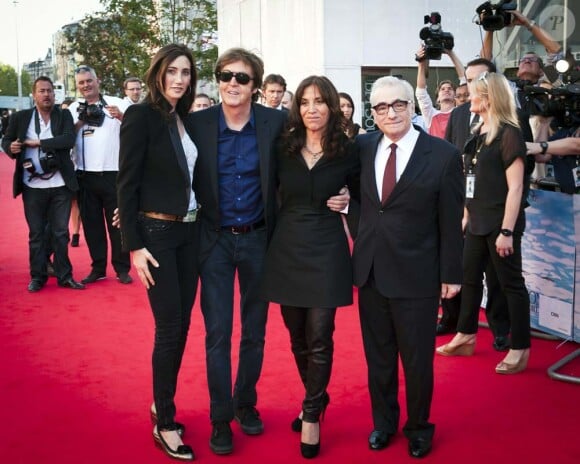 Nancy Shevell, Paul McCartney, Olivia Harrison et Martin Scorsese à l'avant-première de Living in the Material World : George Harrison, à Londres, le 2 octobre 2011.