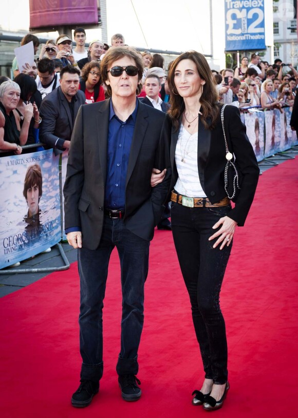 Paul McCartney et Nancy Shevell à l'avant-première de Living in the Material World : George Harrison, à Londres, le 2 octobre 2011.